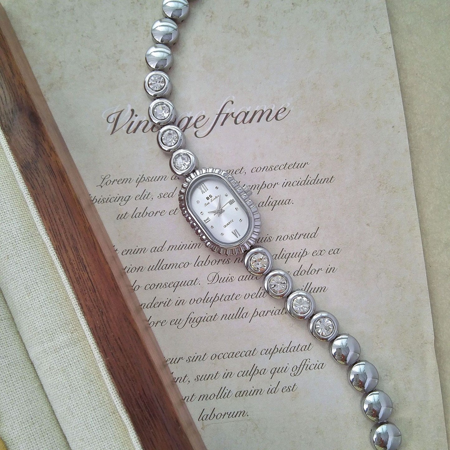 Womens Mid-century Light-luxury Jewelry Oval-arch Fashion Petite Watch